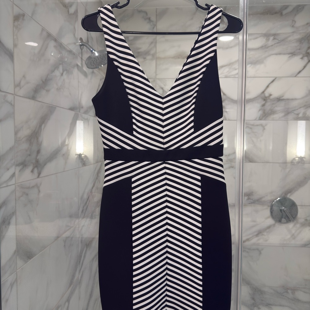 Guess Black and White Chevron Midi Dress